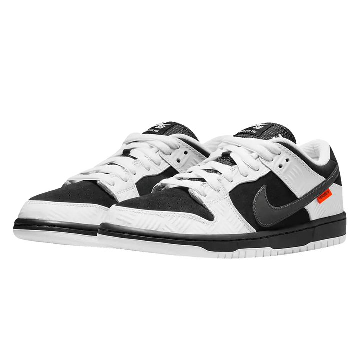 Black and white sb dunks hot sale