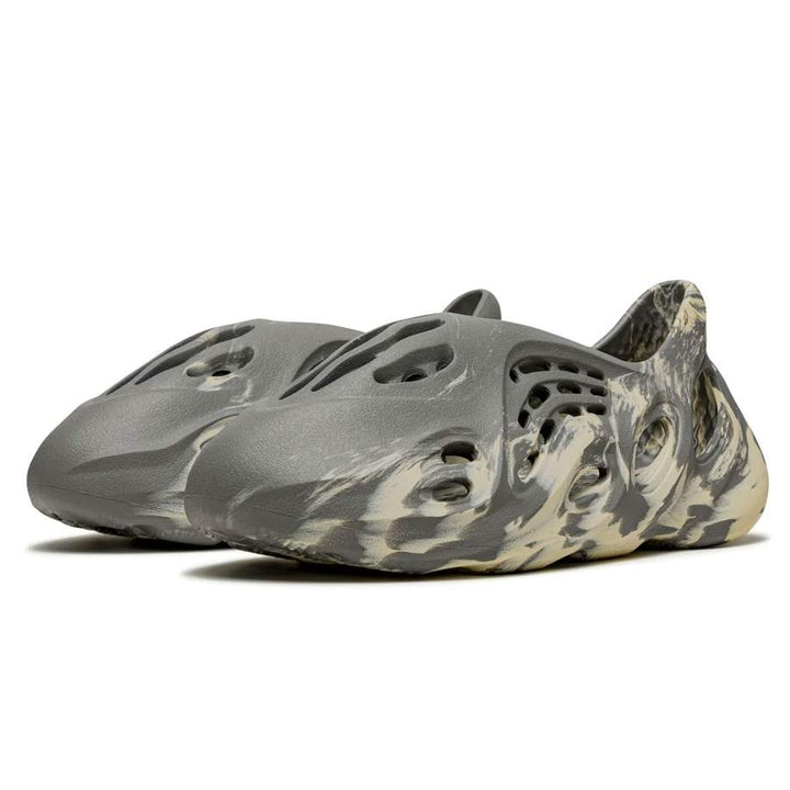 moon grey foam runner on feet