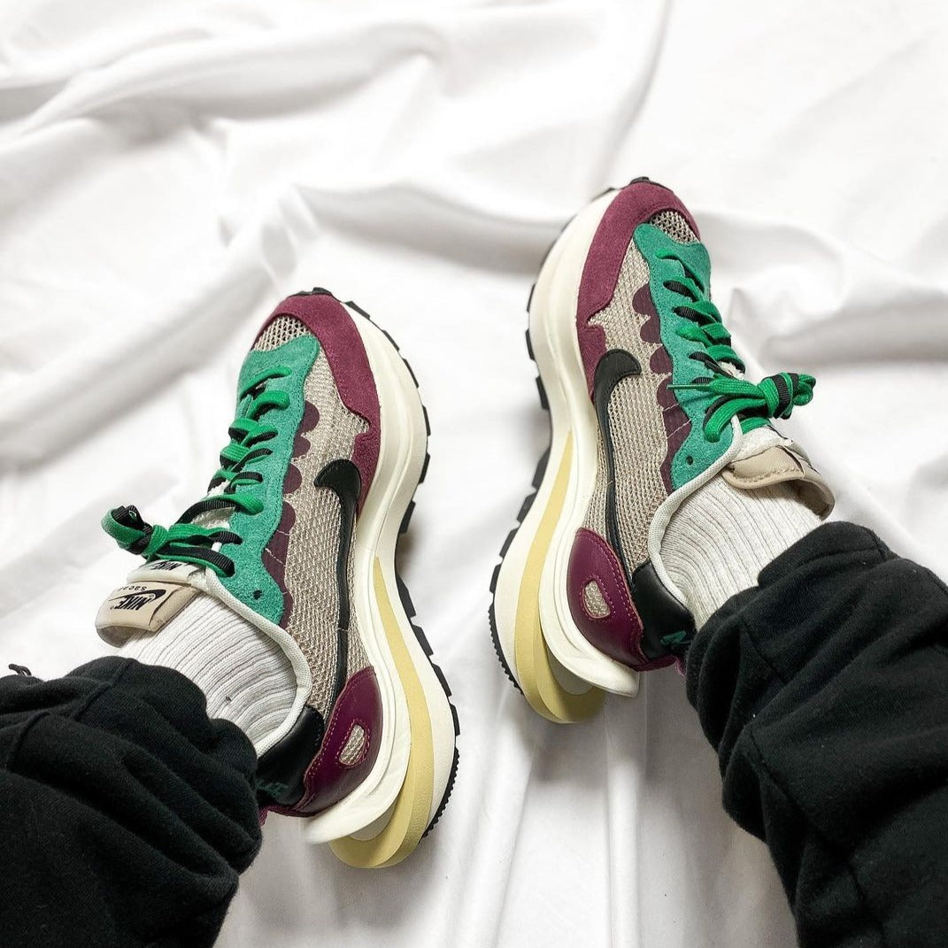 Nike x Sacai Vaporwaffle 'Villain Red Neptune Green' – SneakerSafe