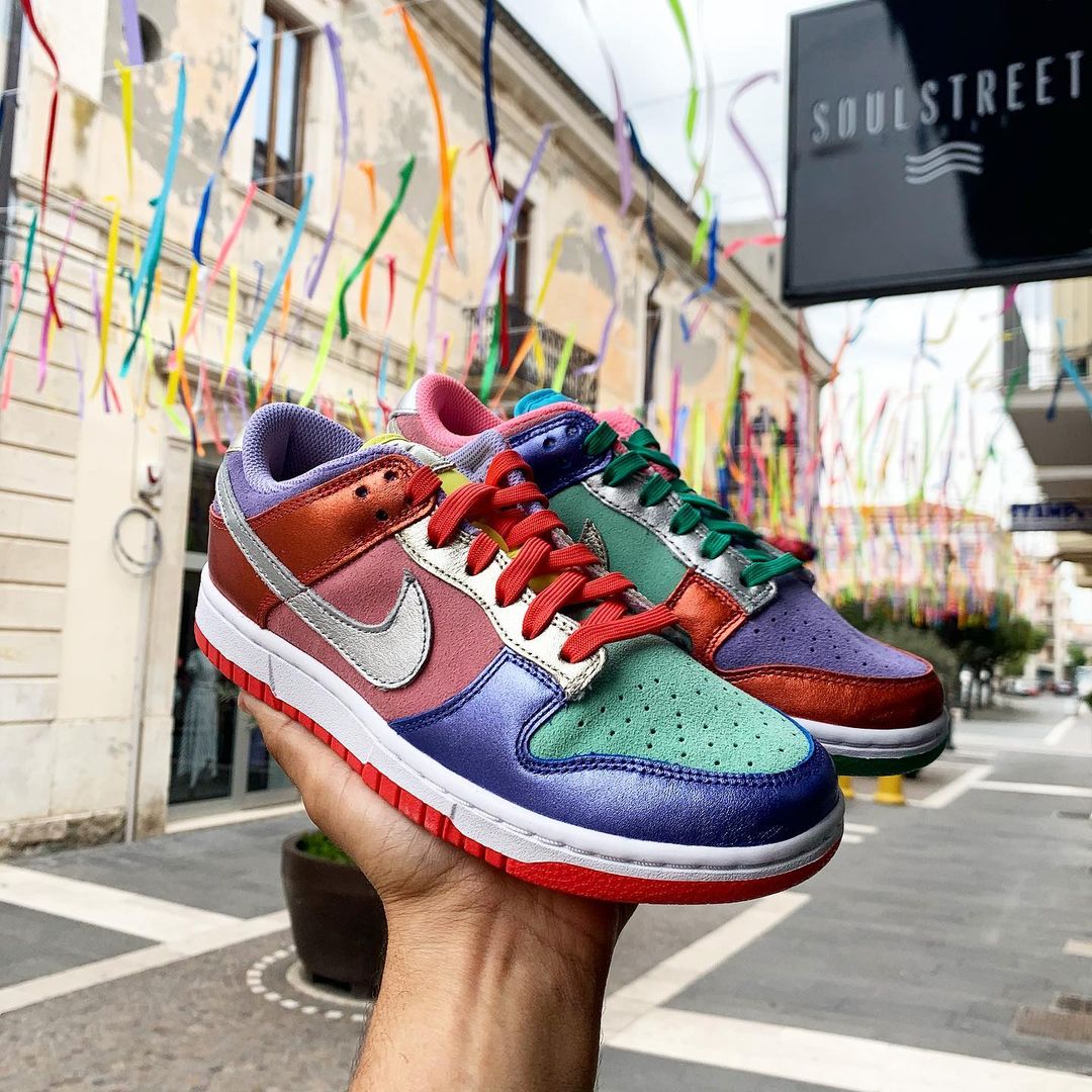 Nike Dunk low good “Sunset Pulse”.